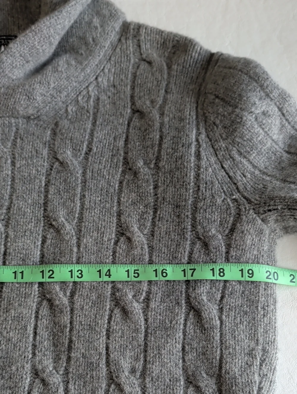 J. Crew 100% Lambswool Gray Cable Knit Long Sleeve Sweater Size Medium